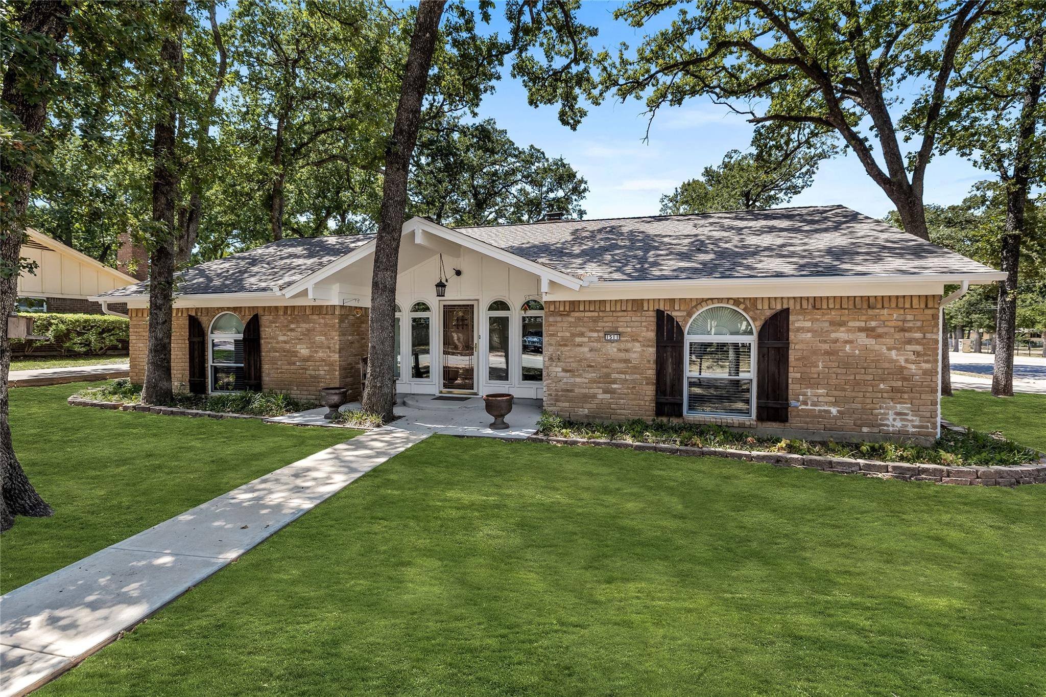 Euless, TX 76039,1511 Cedar Ridge Terrace