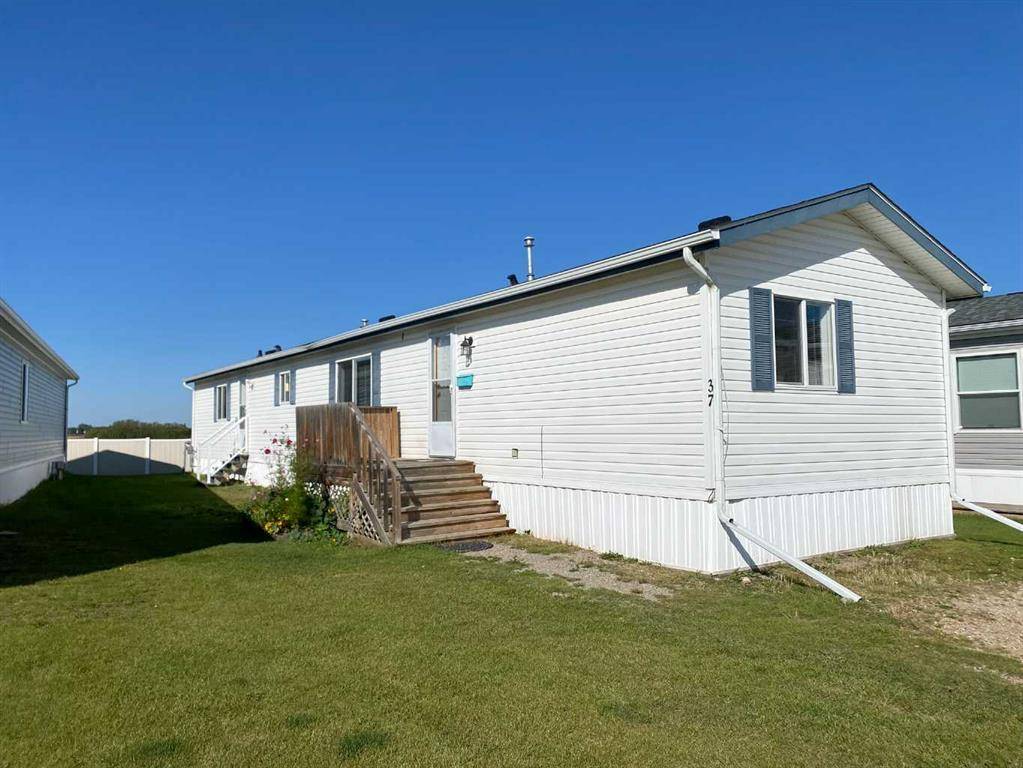 Lacombe, AB T4L 0A7,15 Mackenzie Ranch WAY #37