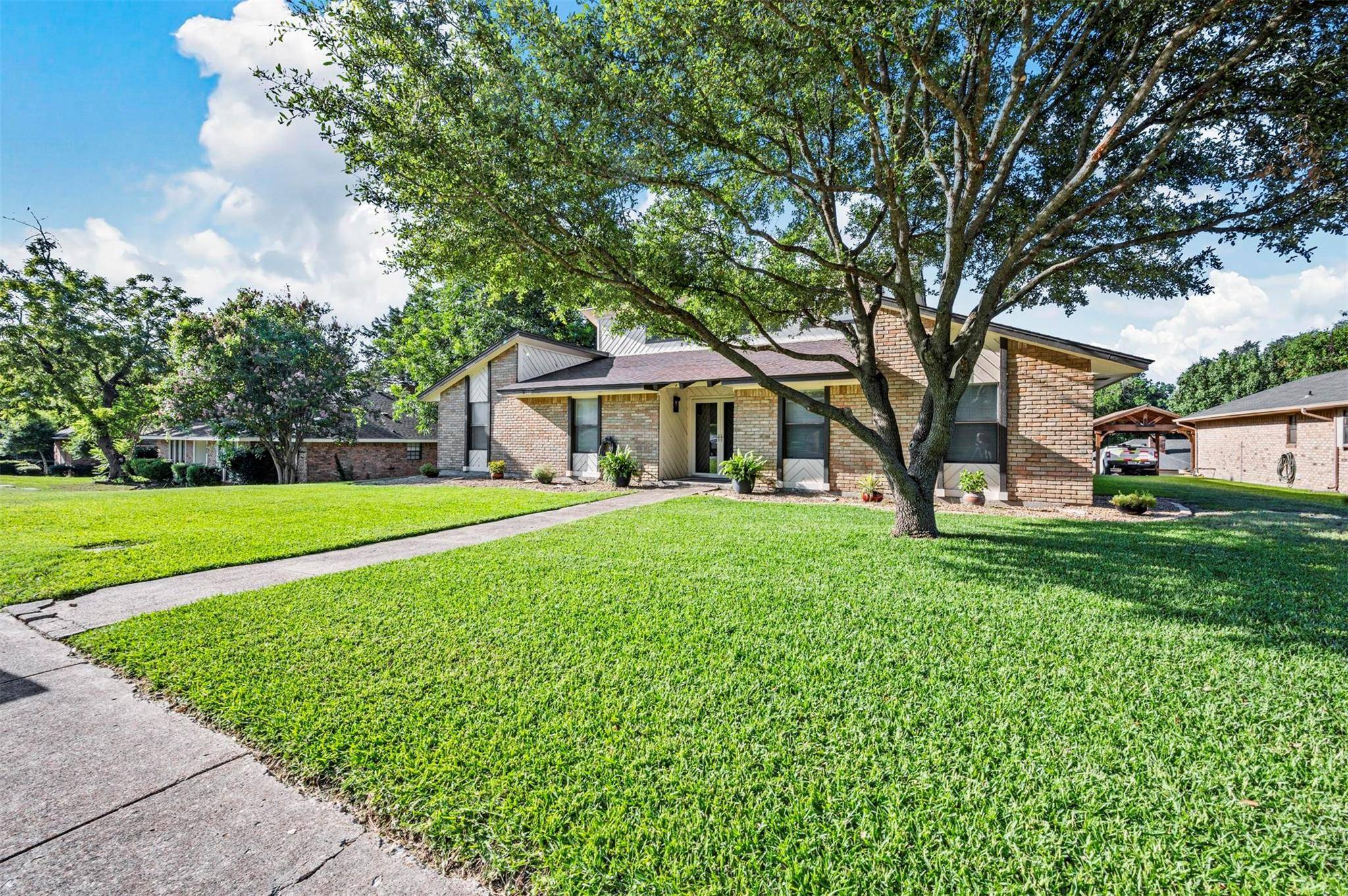 Desoto, TX 75115,544 Sapling Way