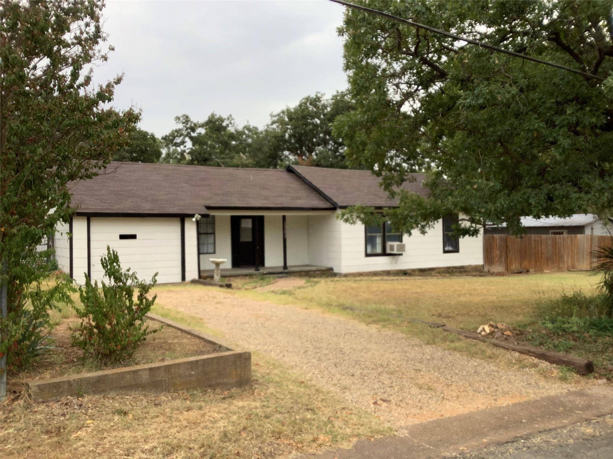 Bowie, TX 76230,1005 Roberts Street