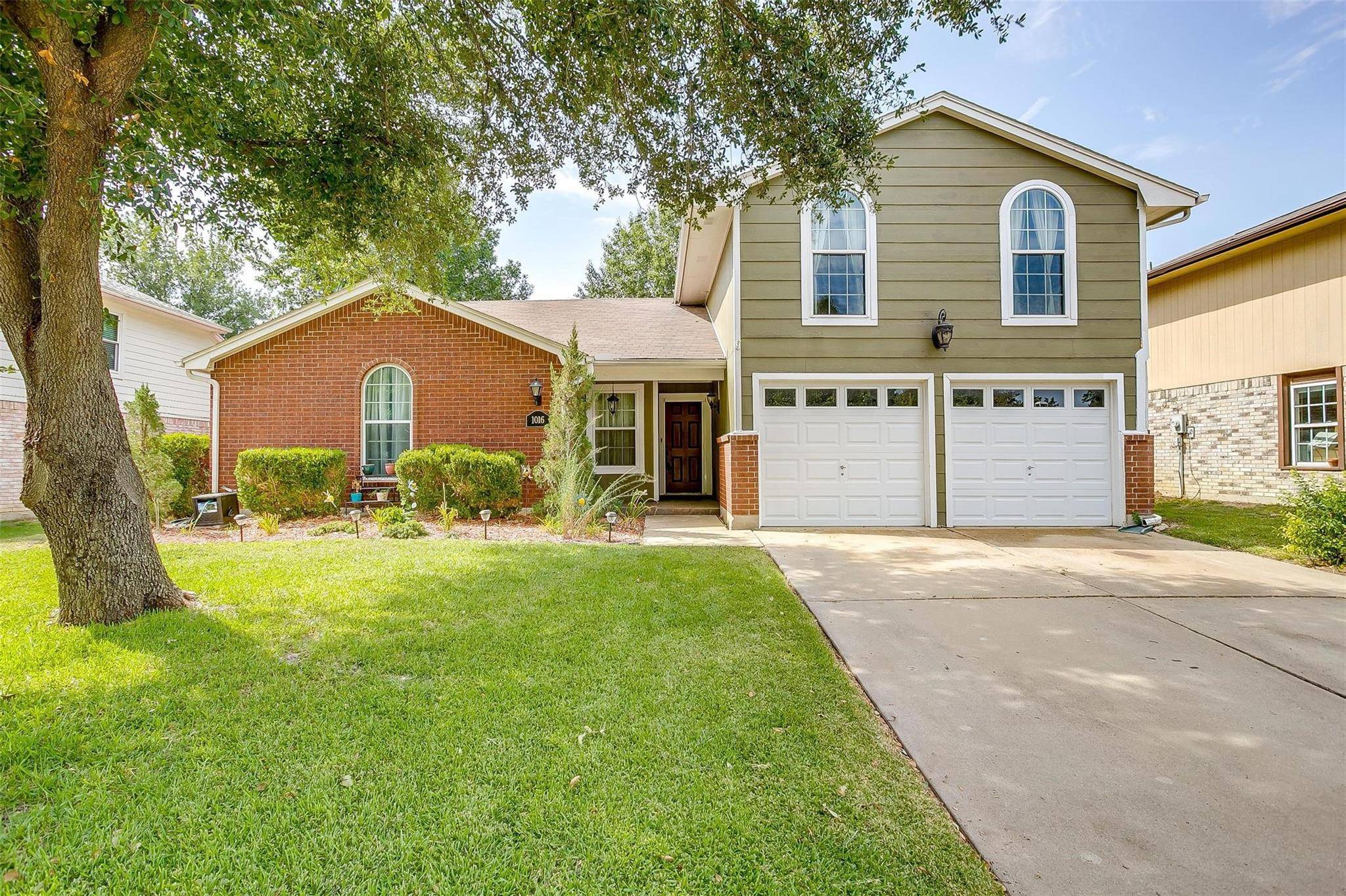 Arlington, TX 76017,1016 Meadowlark Drive