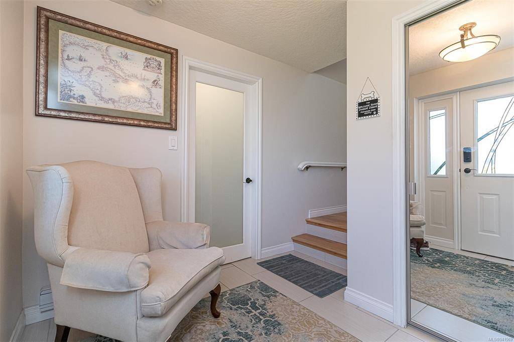 Sidney, BC V8L 3H3,10420 Resthaven Dr