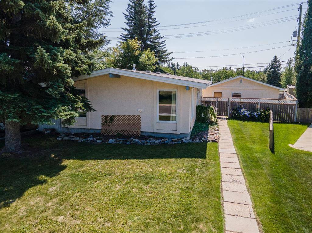 Red Deer, AB T4N 4Z7,14 Forest Close