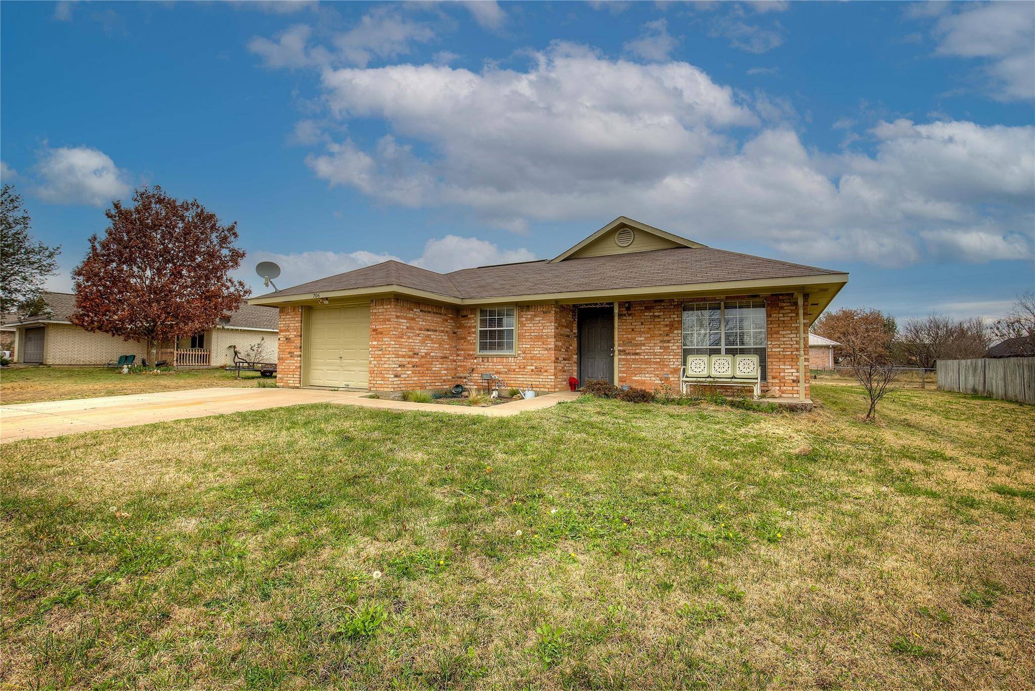 Celeste, TX 75423,706 Windy Hill