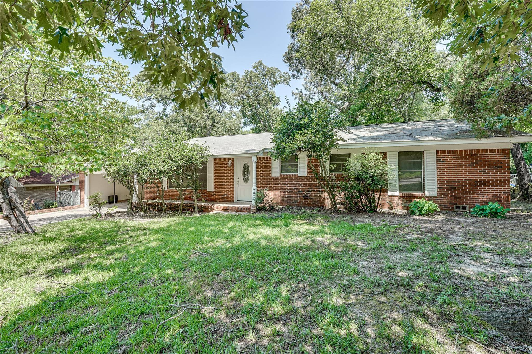 Athens, TX 75751,902 Shady Trail