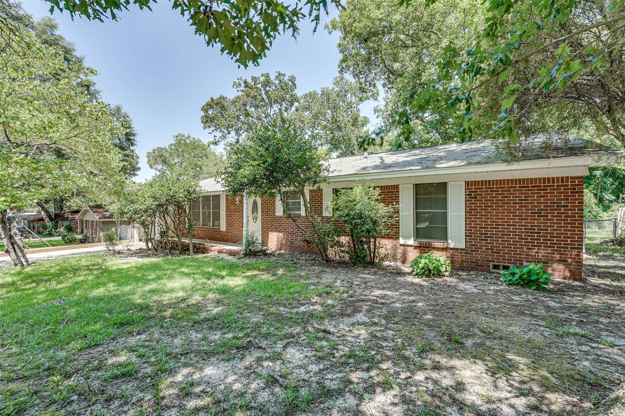 Athens, TX 75751,902 Shady Trail