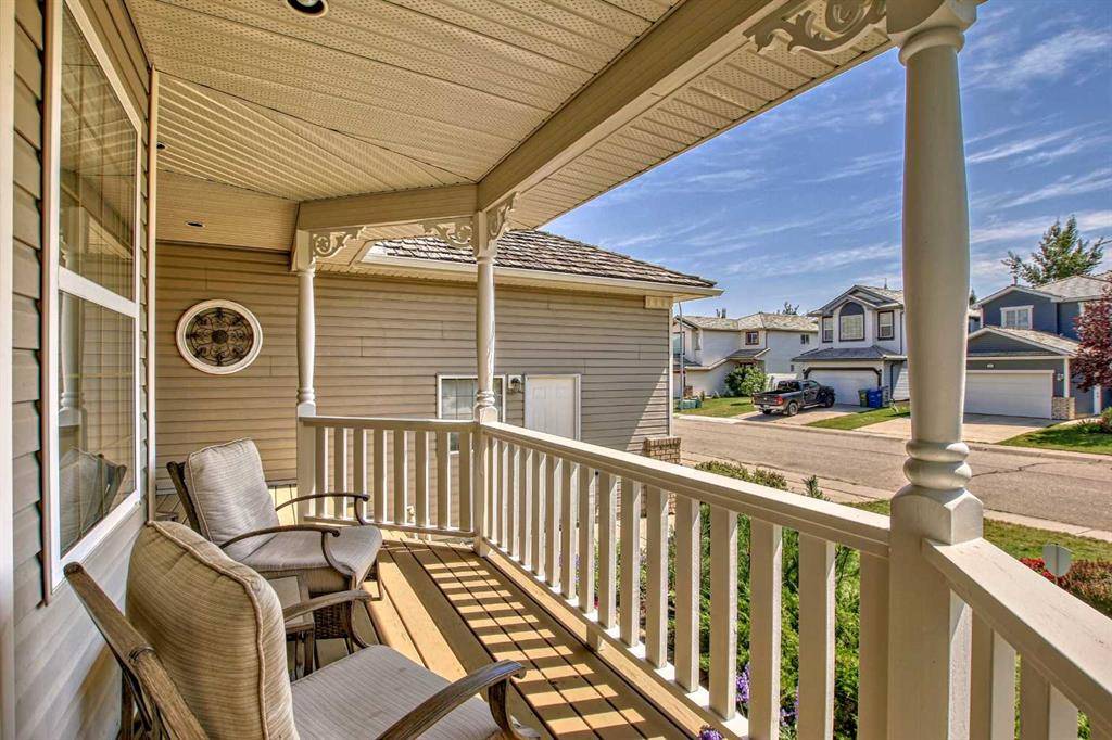 Airdrie, AB T4B 2K4,124 Woodside CRES NW