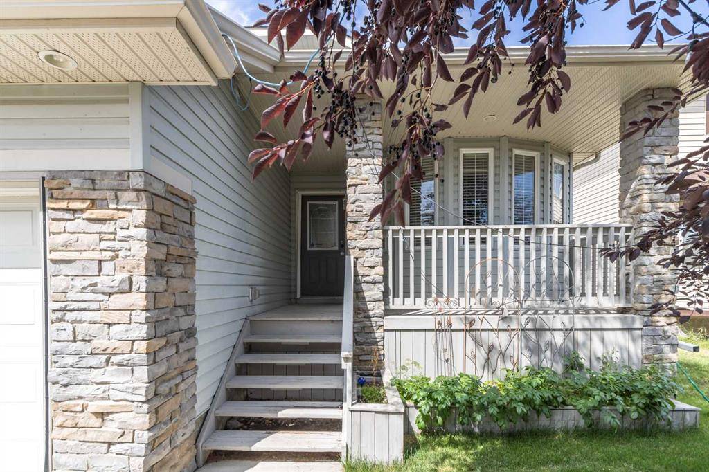 Chestermere, AB T1X 1P0,110 West Lakeview CRES