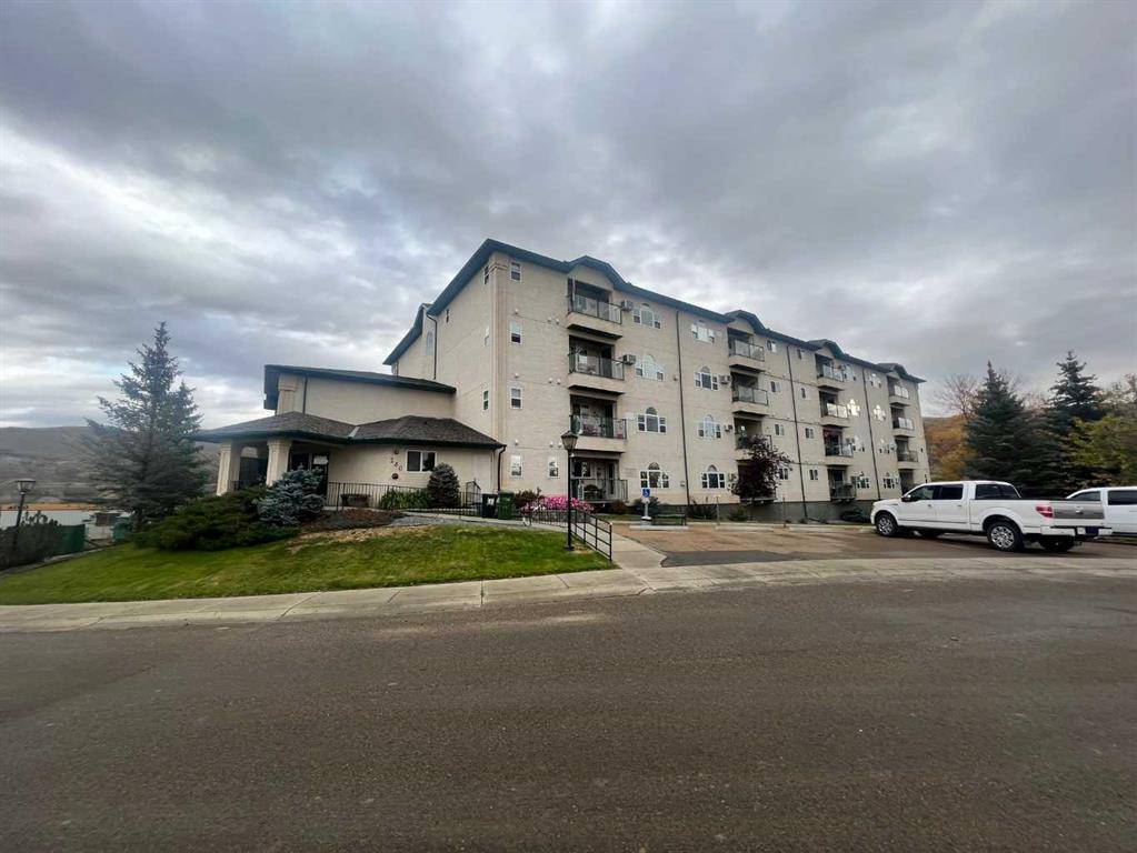 Drumheller, AB T0J 0Y4,280 Riverside Drive E #207