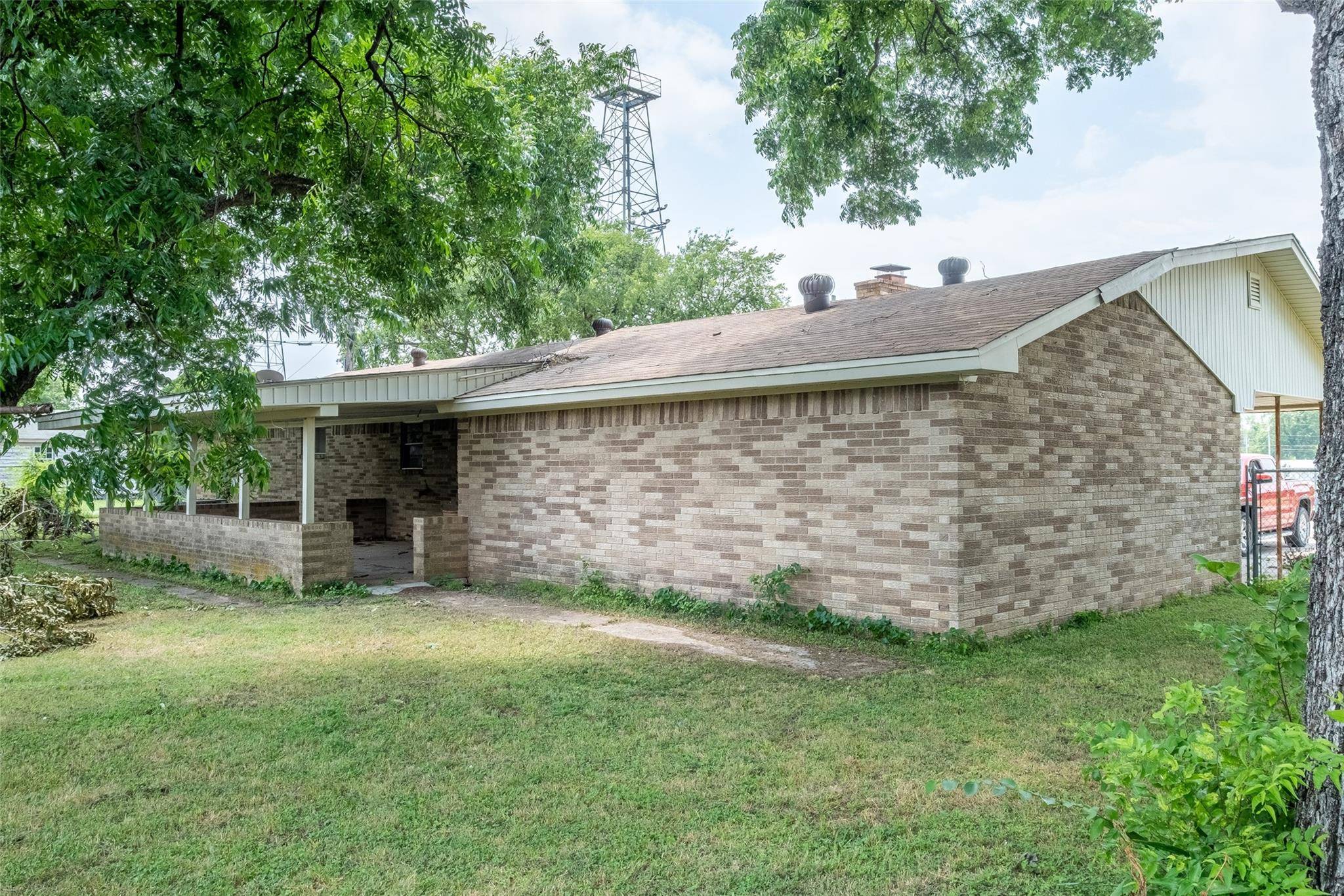 Bowie, TX 76230,109 E Williams Street