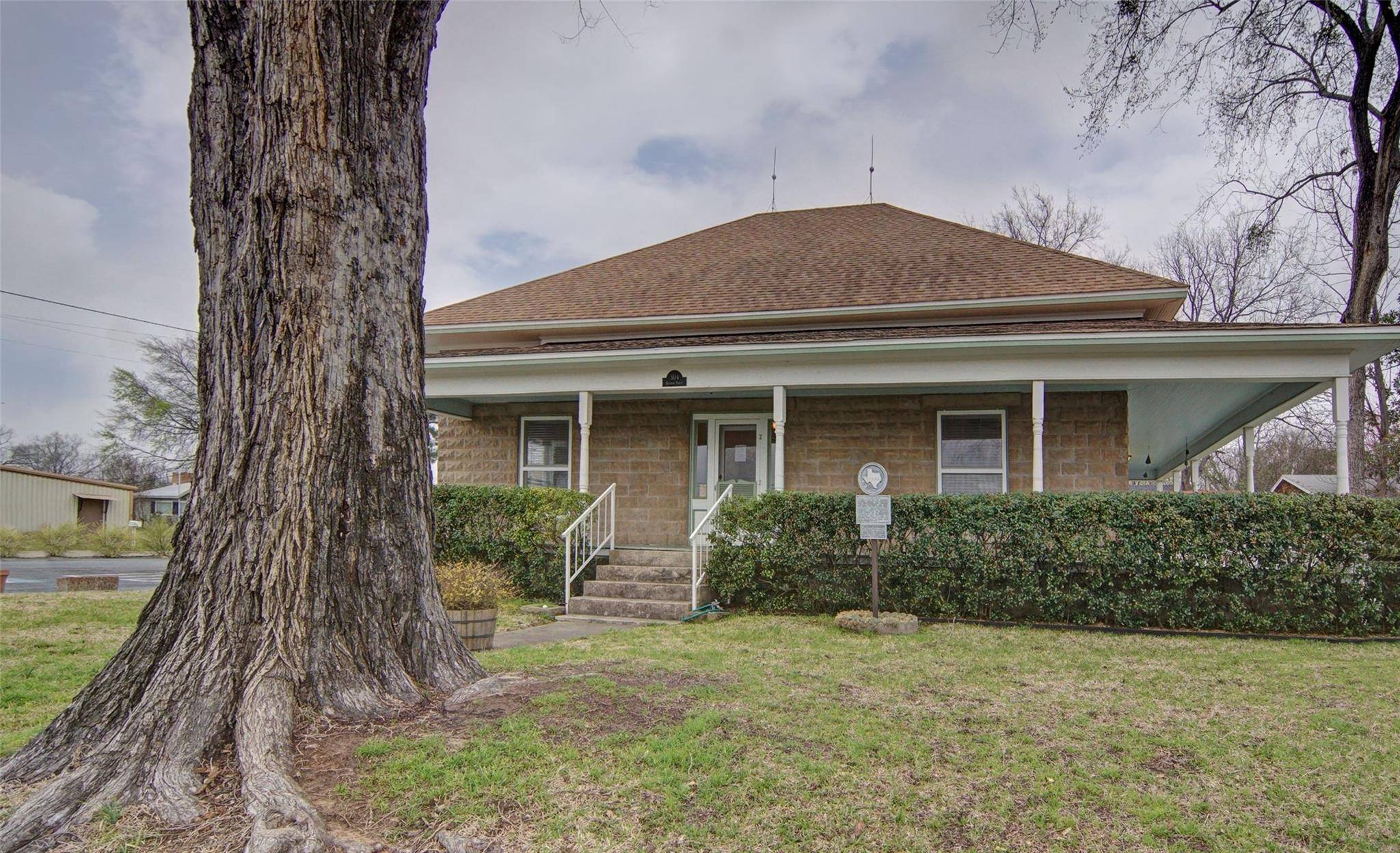 Emory, TX 75440,304 E Quitman Street