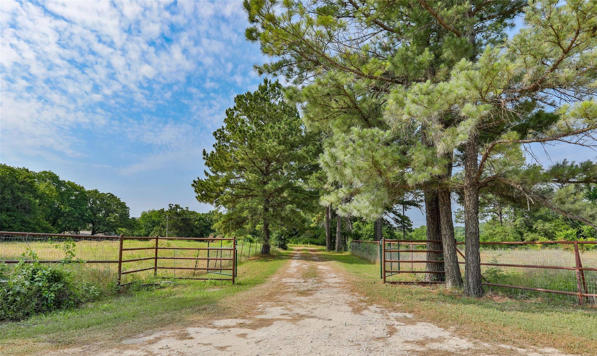 Gainesville, TX 76240,2916 County Road 220