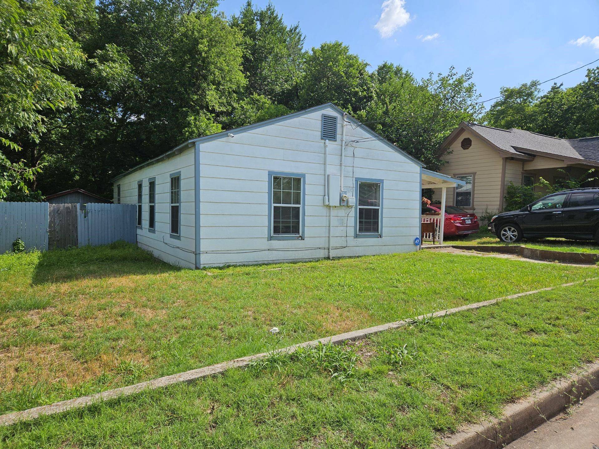 Weatherford, TX 76086,407 W Water Street