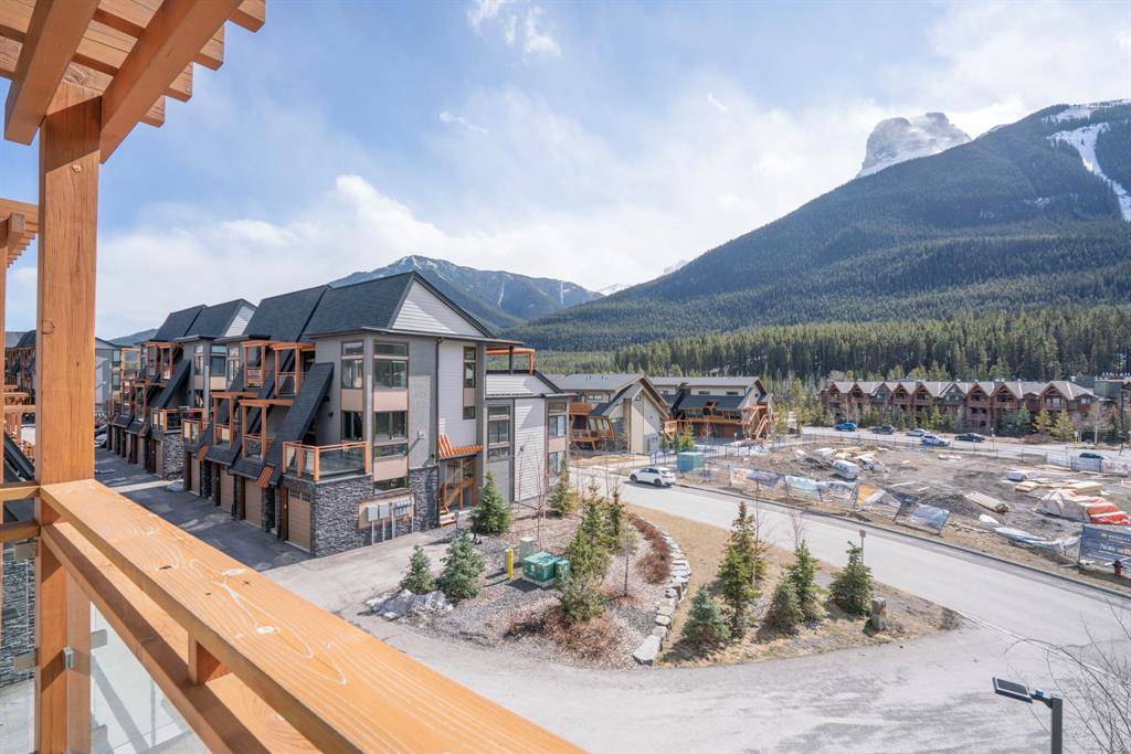 Canmore, AB T1W 0K6,102 stewart creek Rise #103