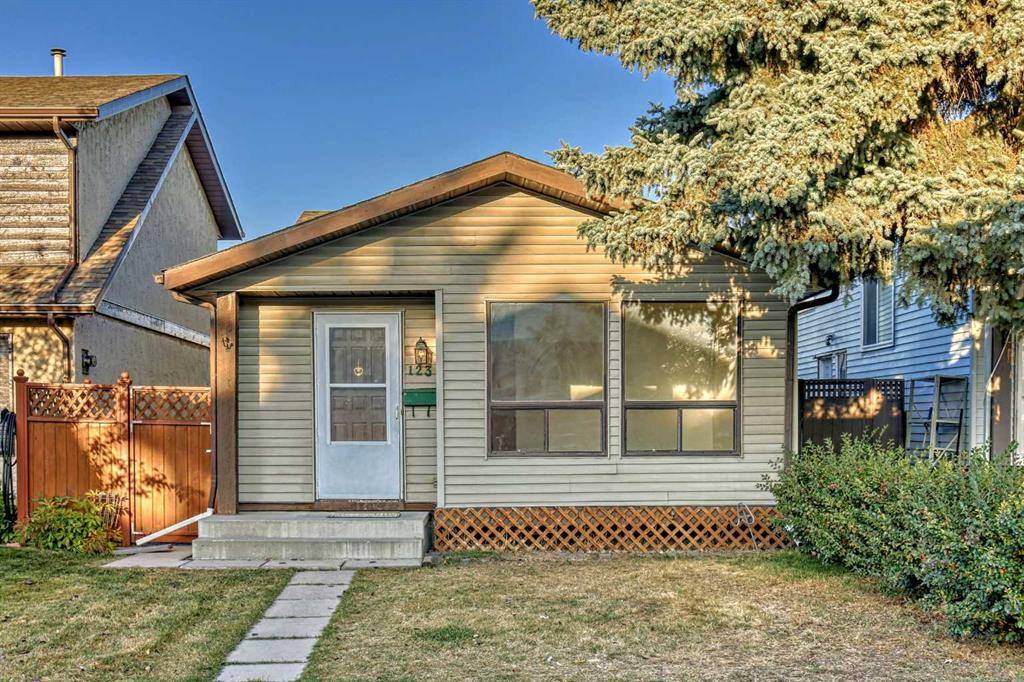 Calgary, AB T2A 6L2,123 Abinger CRES NE