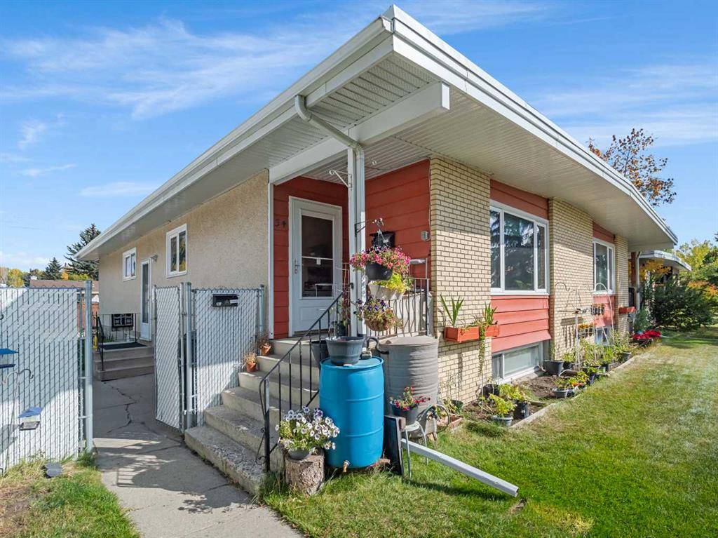 Calgary, AB T3B 2X8,36/34 Silver Springs DR NW