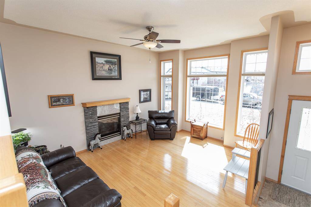 Sylvan Lake, AB T4S 2K6,21 Fulmar Close