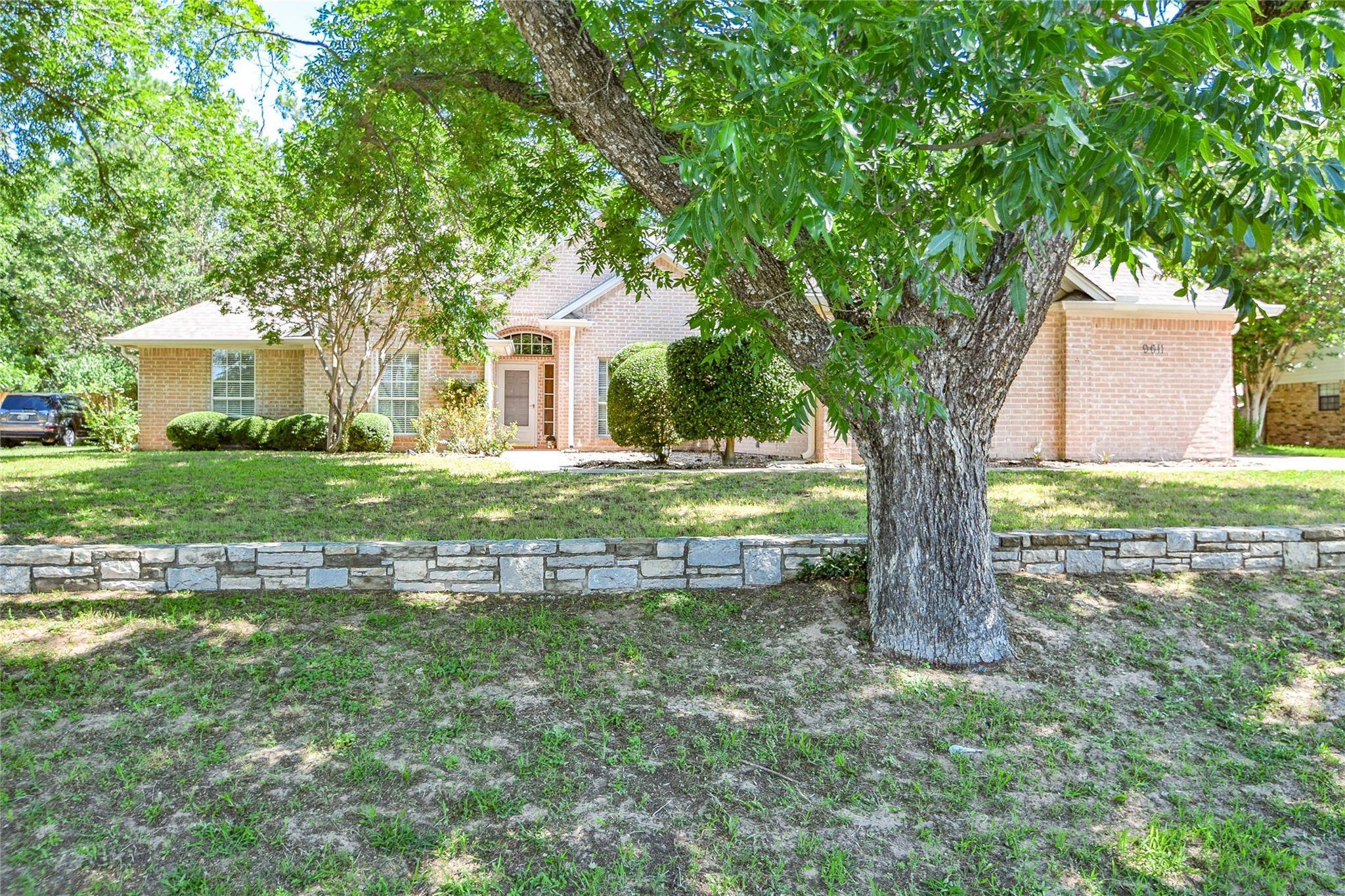 Granbury, TX 76049,9611 Ravenswood Road