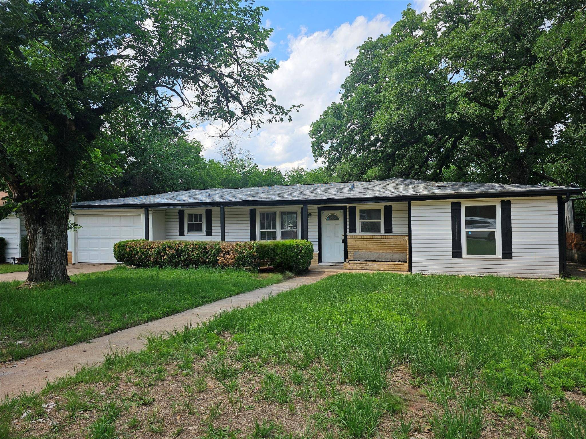 Mineral Wells, TX 76067,311 19th Street SE