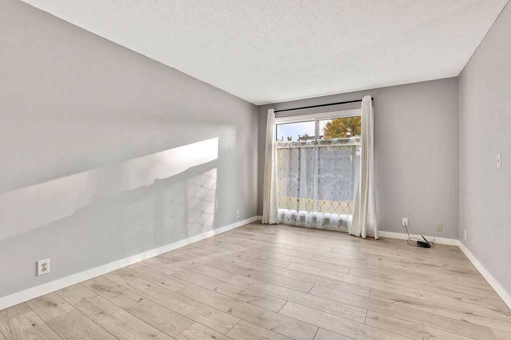 Calgary, AB T1Y 3Y7,3323 56 ST NE