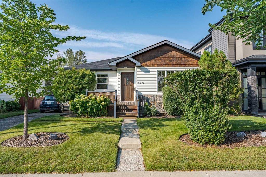 Calgary, AB T2M 2A7,430 25 AVE NW