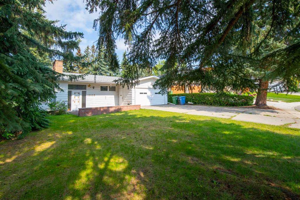 Calgary, AB T2L 0N3,1908 Cayuga DR NW