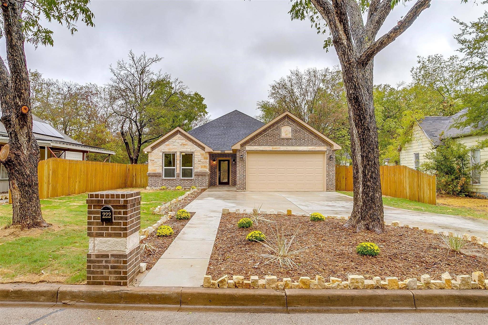 Cleburne, TX 76033,222 W Heard Street