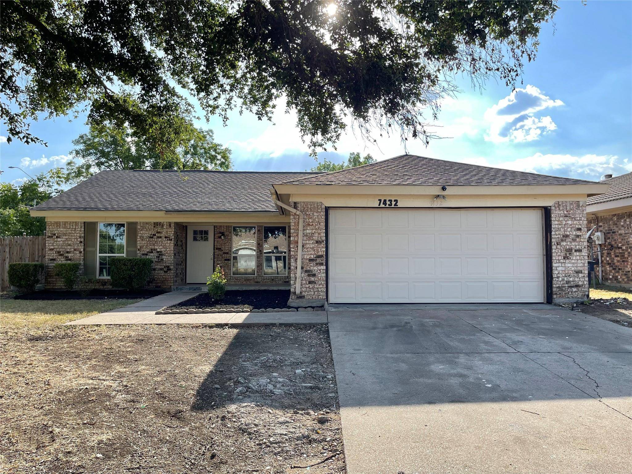 Fort Worth, TX 76133,7432 Meadow Creek Drive