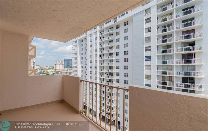 Hallandale Beach, FL 33009,1865 S Ocean Dr  #9E