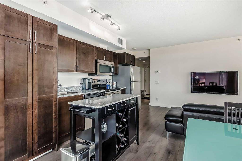 Calgary, AB T2L 2L8,30 Brentwood Common NW ##1013