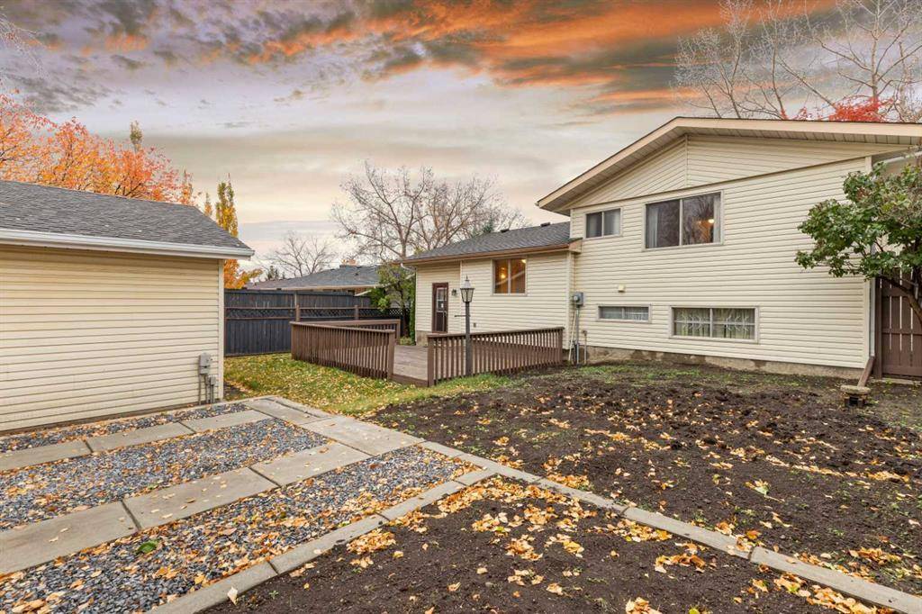 Calgary, AB T2K 5P5,1403 Norfolk DR NW