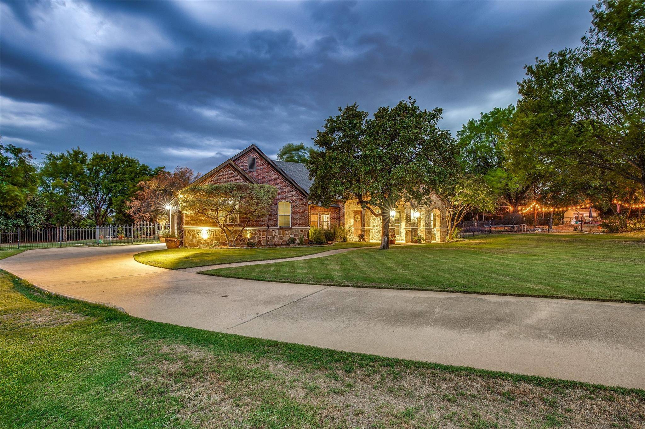 Mansfield, TX 76063,7401 Red Leaf Court