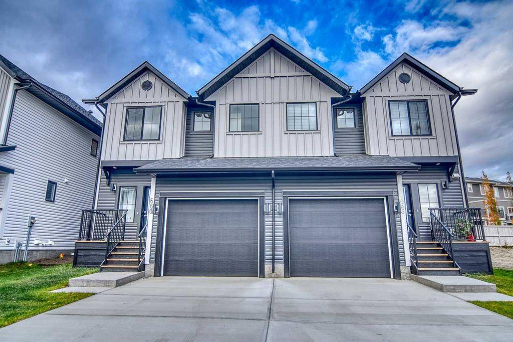 Airdrie, AB T4B 5H7,660 South Point Heath SW