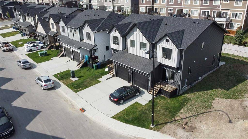 Airdrie, AB T4B 5H7,660 South Point Heath SW