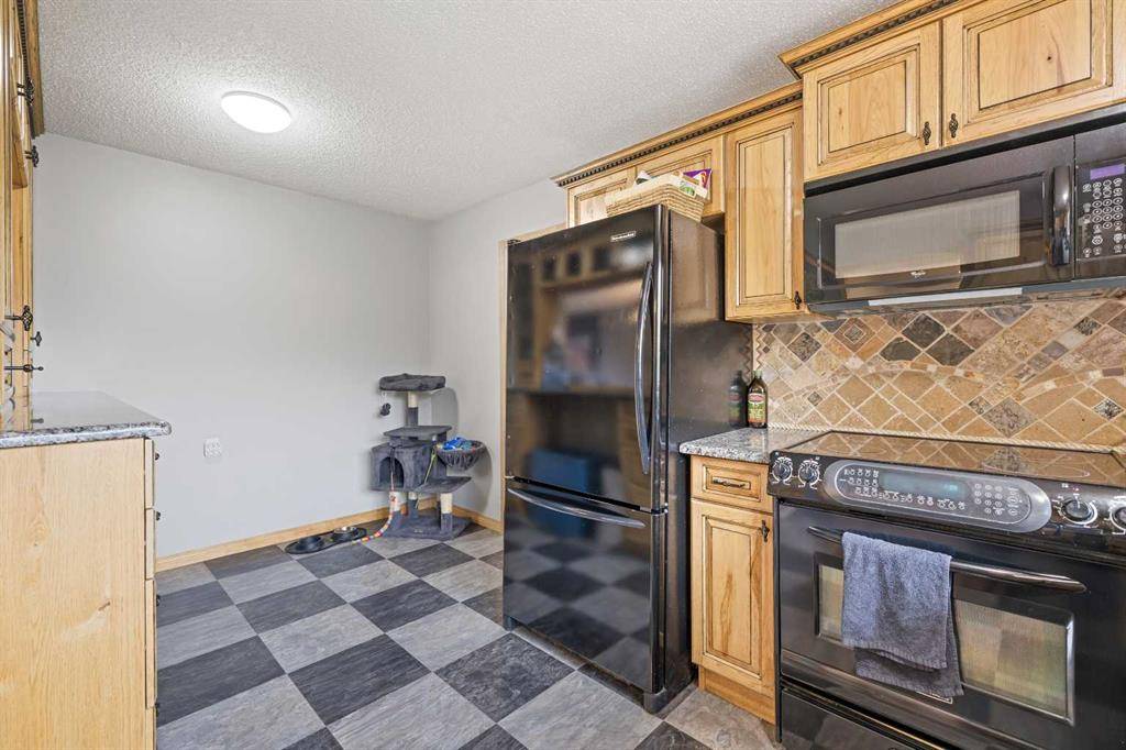 High River, AB T1V1A7,918 4 ST SW