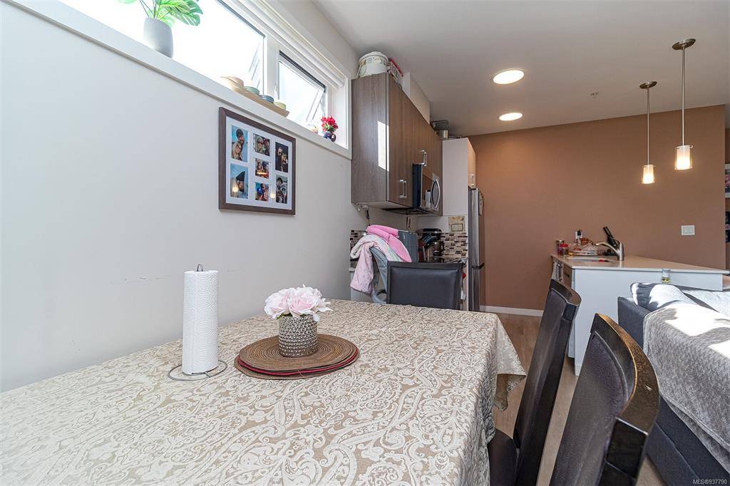 Langford, BC V9B 2T9,815 Orono Ave #205