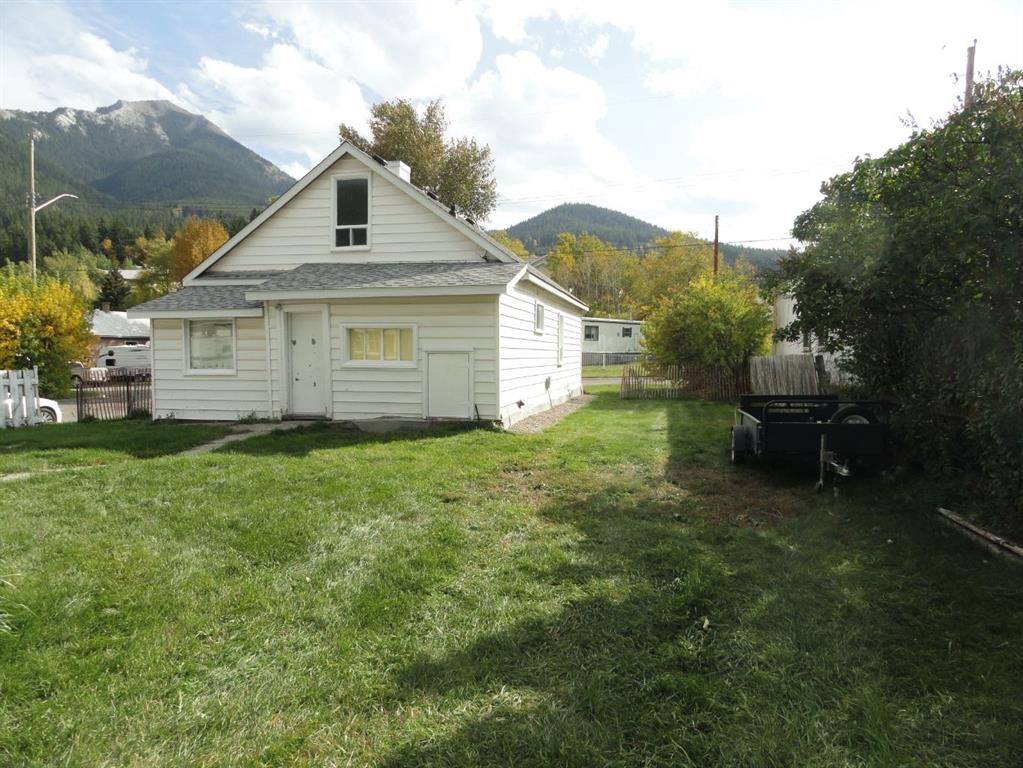 Blairmore, AB T0K0E0,13357 18 AVE