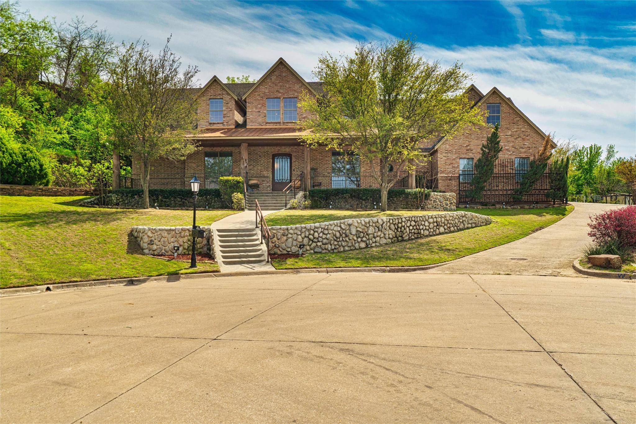 Arlington, TX 76012,600 Rainbow Creek Court