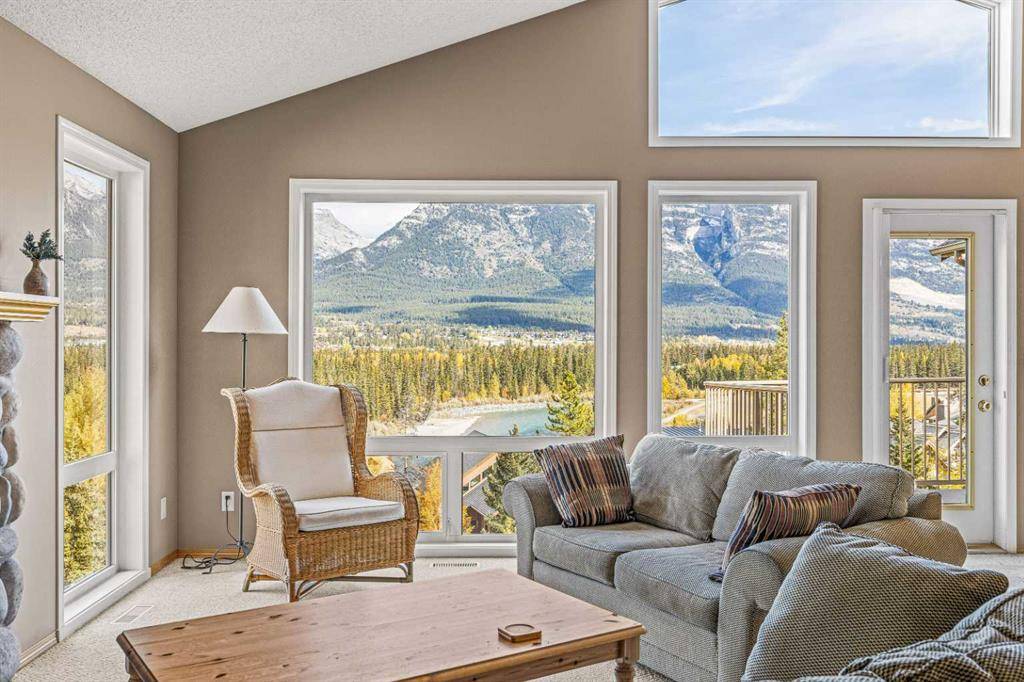 Canmore, AB T1W 2W5,125 Morris