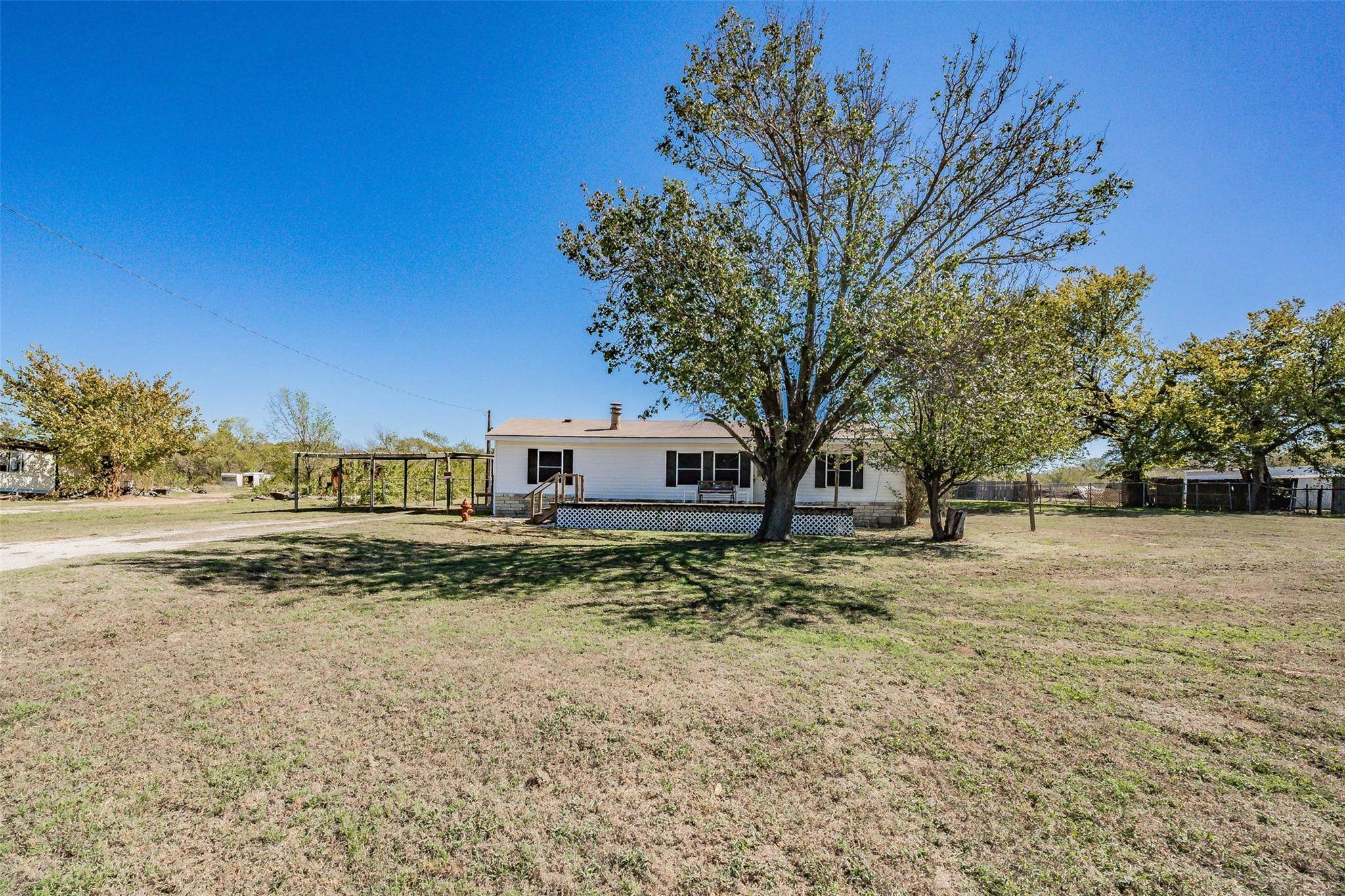 Joshua, TX 76058,5200 Misty Hollow Drive