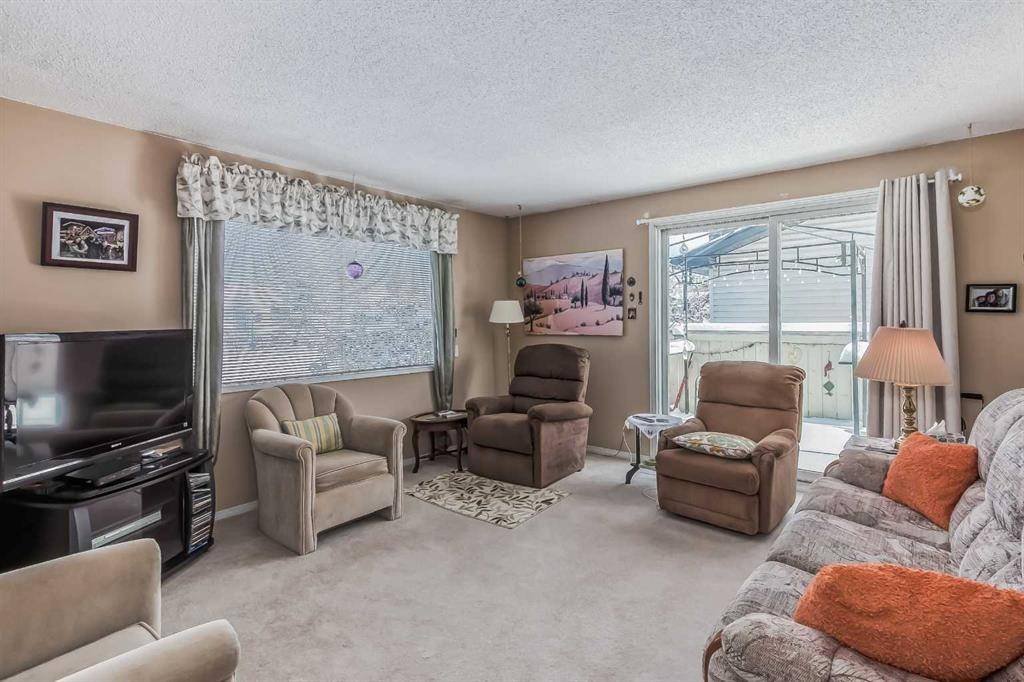 Airdrie, AB T4B 1M2,109 McCracken CRES NE