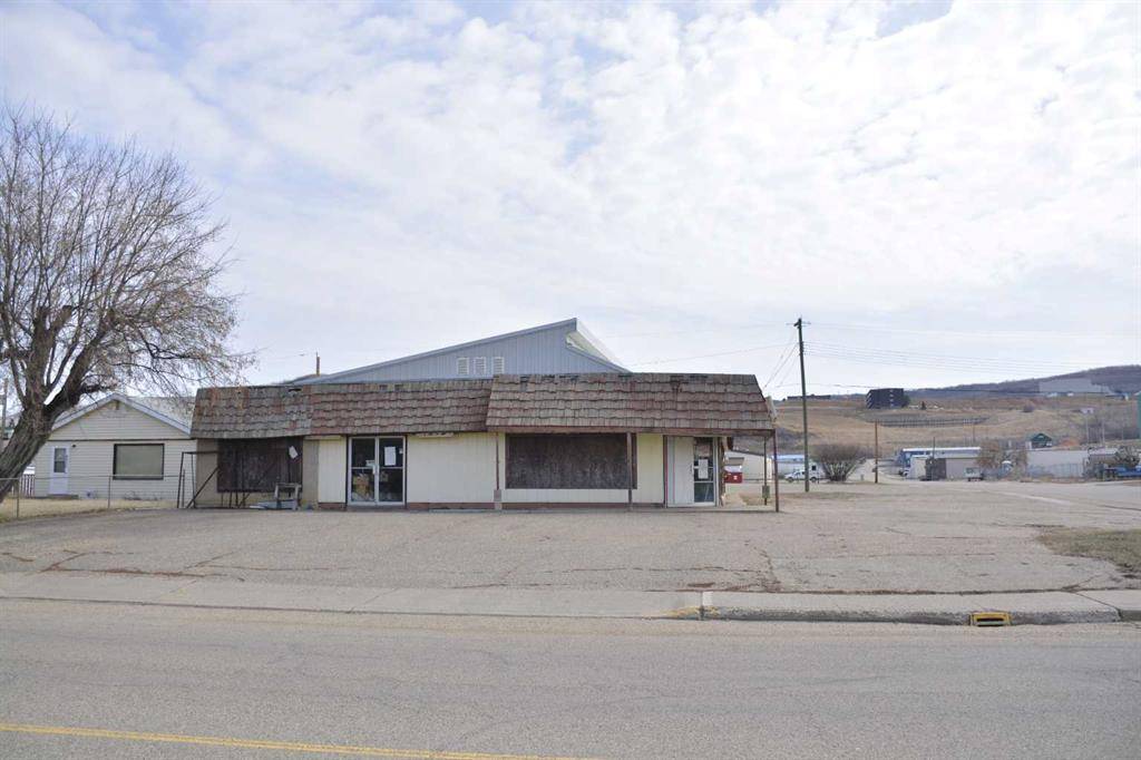 Peace River, AB T8S1E6,8923 94 ST