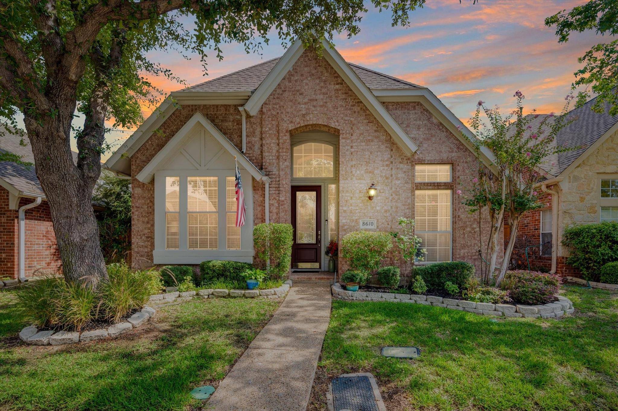 Irving, TX 75063,8610 Old Oak Drive