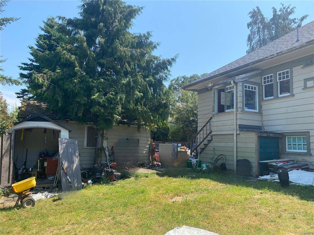 Saanich, BC V8Z 2P9,1030 Tulip Ave