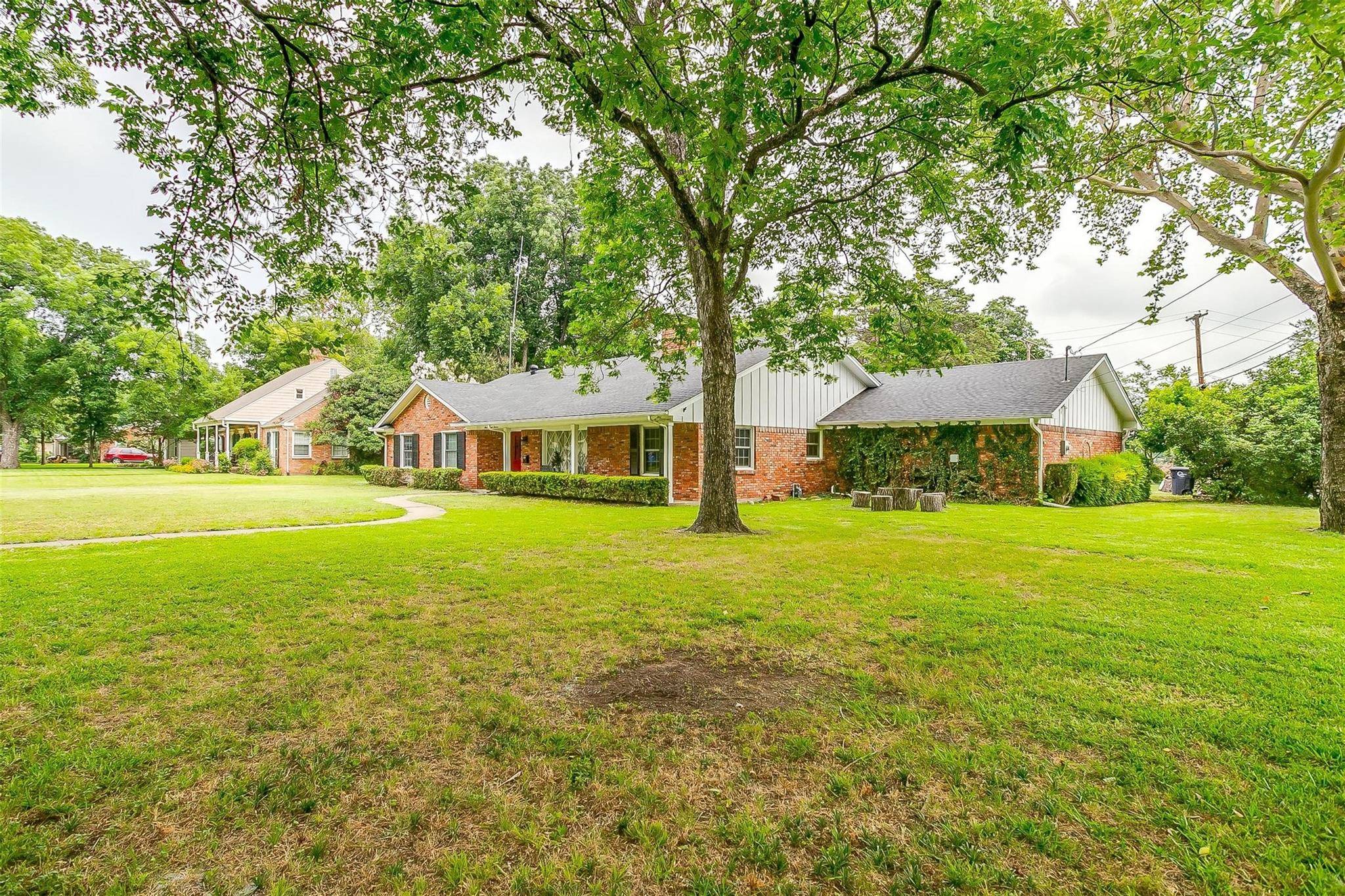 Cleburne, TX 76033,913 Forrest Avenue