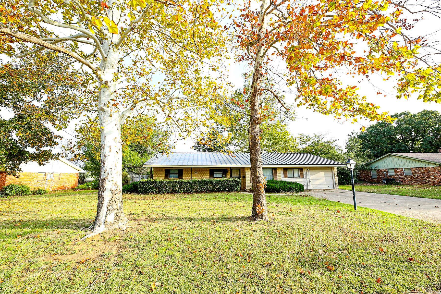 Bowie, TX 76230,1309 Rock Street