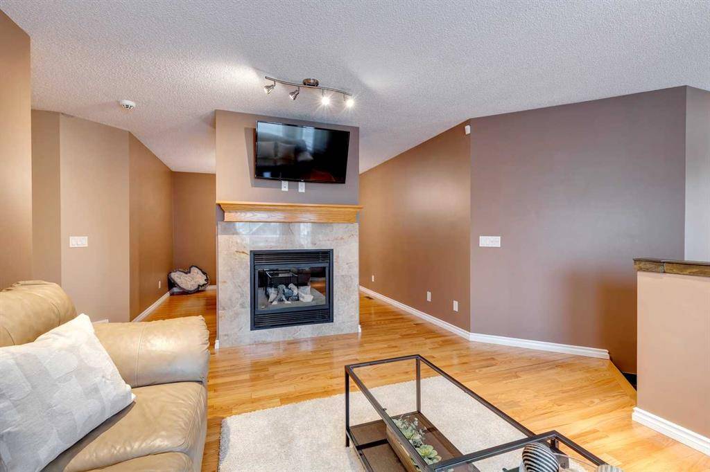 Chestermere, AB T1X1K2,101 West Lakeview PT