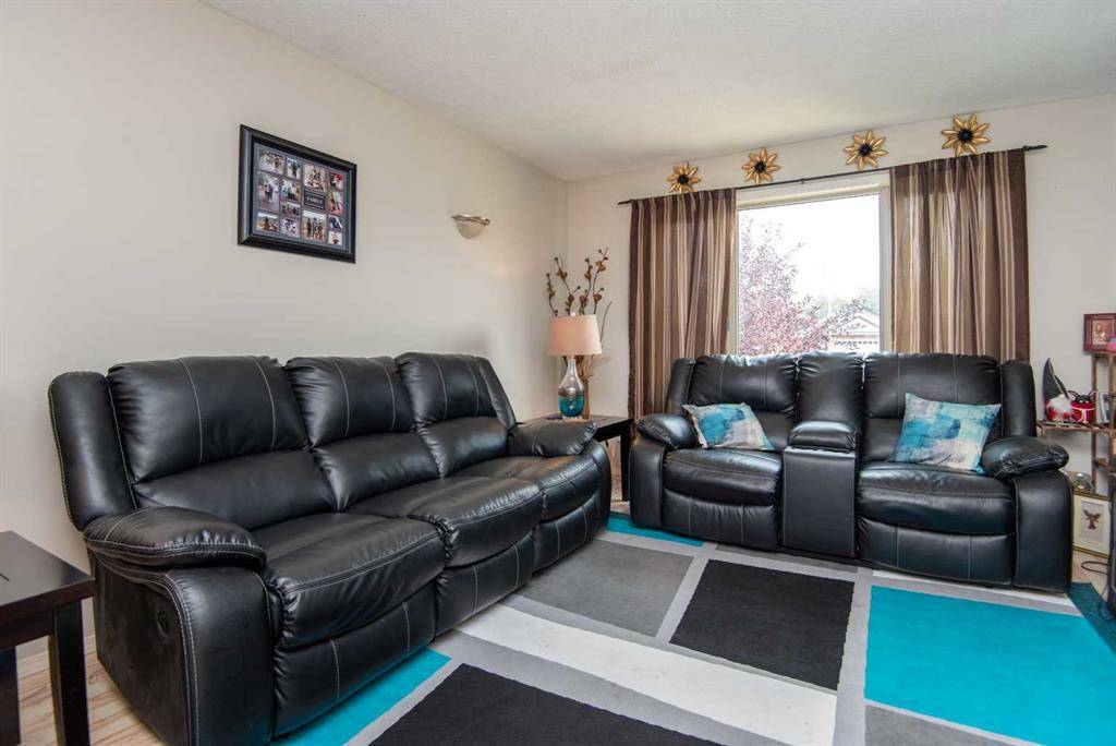 Red Deer, AB T4P 0C8,92 Oak DR