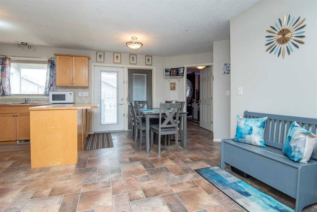 Red Deer, AB T4P 0C8,92 Oak DR