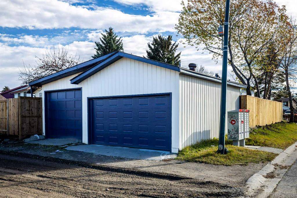 Calgary, AB T2A 6M2,6908 4 AVE NE